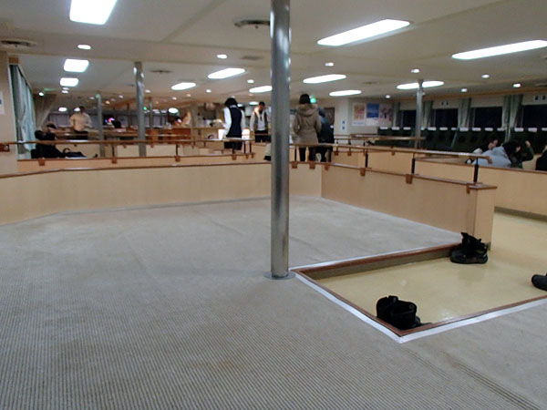 座敷のスペースで広々と